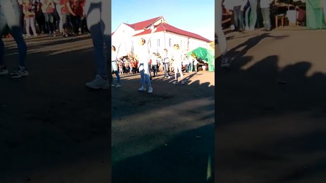 Классный танец на день Бойкалово там выступает моя МЛАДШАЯ СЕСТРА!!!!?? ?? смотреть онлайн