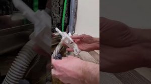 Посудомоечная машина Электролюкс не набирает воду. Ошибка i20  и F0.