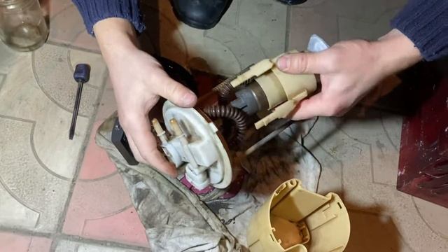 Разбираем бензонасос на Калине смотреть онлайн