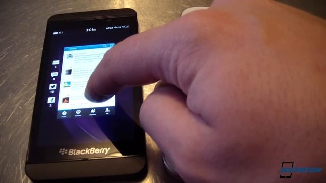 BlackBerry Z10 vs Samsung Galaxy S III | Pocketnow смотреть онлайн
