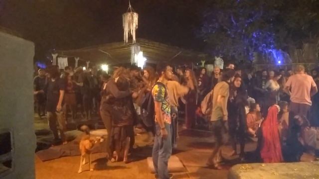 Vlog GOA. 16 февраля 2021 года. Деревенская дискотека. Кто все эти люди? ведь половина же белые. смотреть онлайн