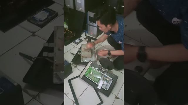 Cara Cepat kanibal monitor LCD LG 16 in ke Acer 16 in alat seadanya Alhamdulilah Berhasil смотреть онлайн
