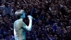 Поёт легендарный Браян Адамс  "  Всё, что я делаю -я делаю это для тебя "