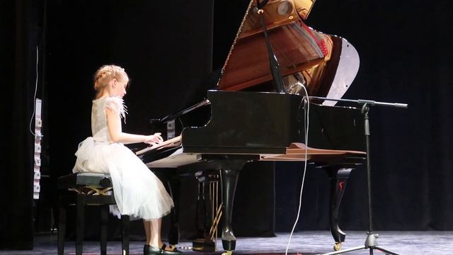 Знаменитые "Клоуны" Дмитрия Кабалевского.В концертном варианте исполняет Рахова Виктория💞💝❣💟🧡💛💙💚🤗😘👐 смотреть онлайн