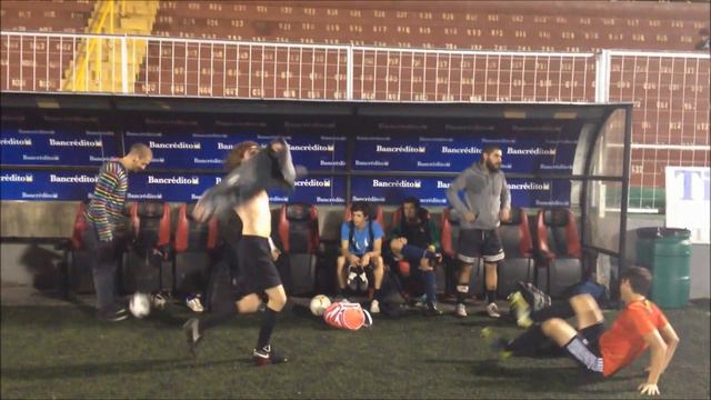 Harlem Shake en la banca del Morera Soto смотреть онлайн