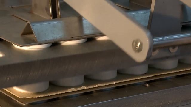 Вырубная штамп-машина ВРМ-2 для производства вафельных крышек для съедобных стаканчиков