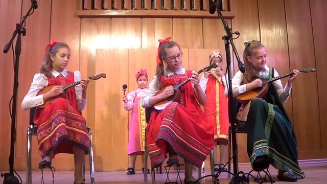 Э. Меццакапо Марш "Париж" исполняет ансамбль "Сувенир" смотреть онлайн