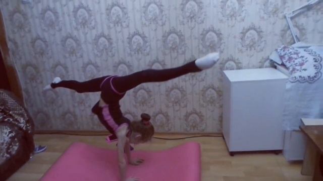 Тренировка дома. Мама в роли тренера. Художественная гимнастика. смотреть онлайн
