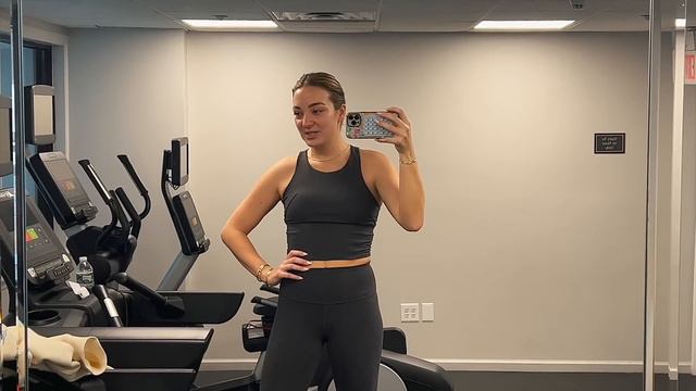 VLOG: back in routine in NJ, shopping, soulcycle, wrapping presents, etc. смотреть онлайн