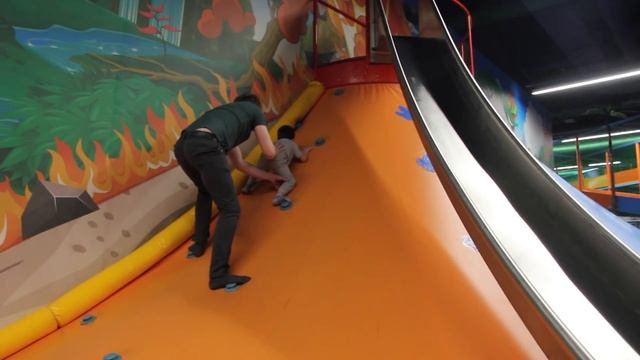Игры на детской площадке развлечений парк Замания Indoor Playground Family Fun Play Area For Kids смотреть онлайн