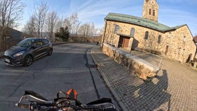 DUCATI HYPERMOTARD 698 Vs KTM SMCR 690