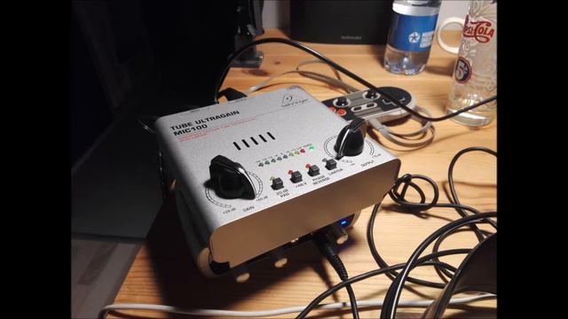 Behringer MIC100 preamp as a fuzz pedal demo смотреть онлайн