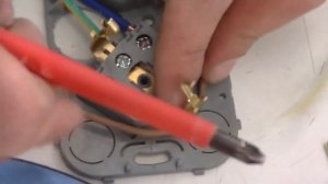 Установка наружной розетки Legrand Quteo