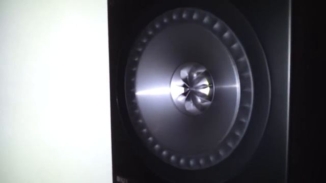 KEF speakers playing смотреть онлайн