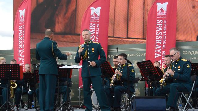 Служить России. Военный оркестр 147-й автомобильной базы Минобороны РФ смотреть онлайн