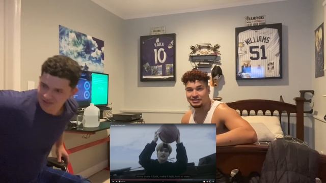 Stray Kids "Easy" (REACTION) IS IT BETTER THAN GODS MENU??! смотреть онлайн