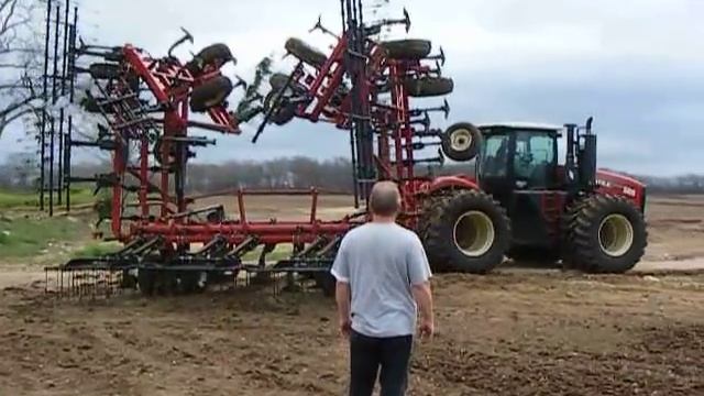 Культиватор С600 c трактором Buhler Versatile 500-3 смотреть онлайн