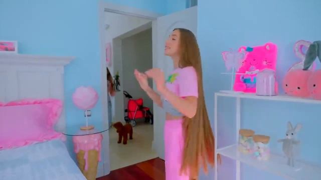 ПЕРЕВОПЛОЩЕНИЕ КОМНАТЫ ДЛЯ ЛП!! СЮРПРИЗ ОТ ДИАНЫ И ЭМОЦИИ КНОПЫ!! ROOM MAKEOVER FOR BEST FRIEND!! смотреть онлайн