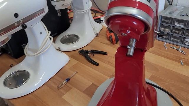 Whats The Best Kitchenaid Mixer?! How To Choose The Right Mixer For Your Needs!! смотреть онлайн