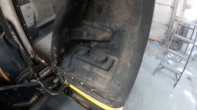 Back In Black!!! 2000 Kenworth W900 Aerocab overhaul смотреть онлайн