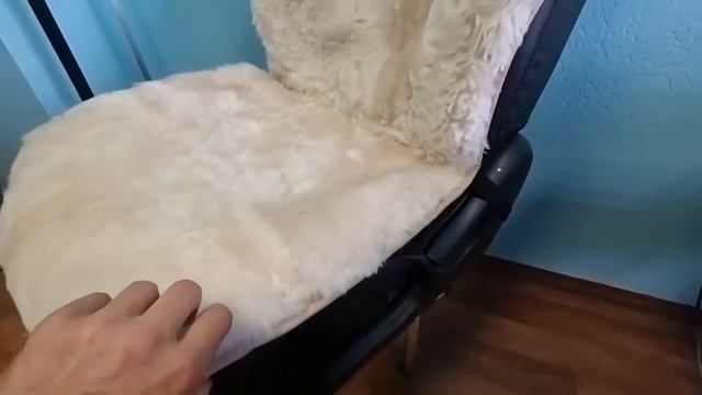 Меховая накидка из кусковой овчины бежевого цвета на сиденья автомобиля смотреть онлайн