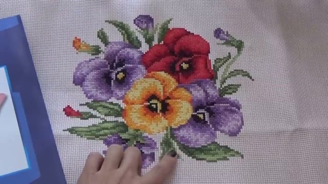 Вышивка наволочки от фирмы "Белоснежка". "Фиалки". смотреть онлайн