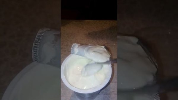 Сметана Простоквашино 15%.