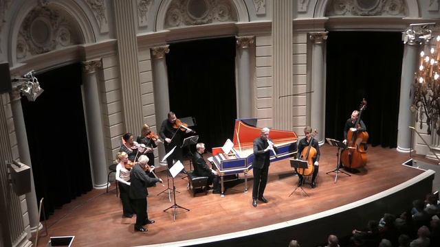 Ivan Podyomov plays 2nd mov. form A.Marcello's oboe concerto. Trevor Pinnock & musicians of the RC смотреть онлайн