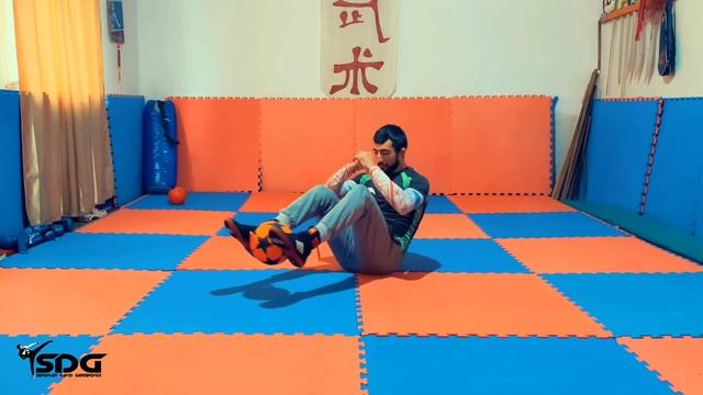 Качаем пресс с помощью мяча. Убираем лишние килограммы. смотреть онлайн