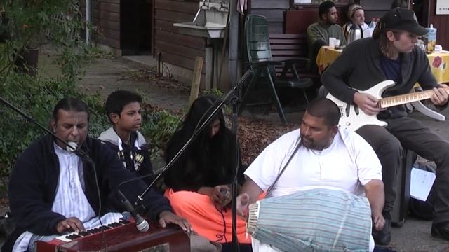 Mantra Kirtan by Radha Prasad @ Festival voor de Vrede 2013 смотреть онлайн
