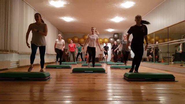 Степ-аэробика. База. Группа новичков смотреть онлайн