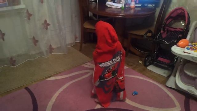 Радуется новому полотенцу пончо смотреть онлайн