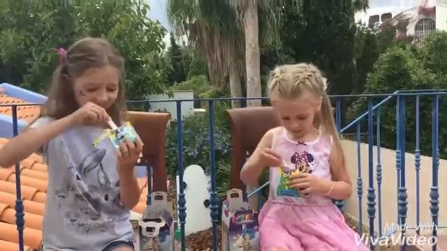 |Тянучка со вкусом перца Чили?| Дети открывают коробочки со сладостями из Испании| смотреть онлайн