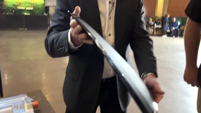 Solar-Powered Sono Sion: "The Swiss Pocket Knife, Not the Gucci Handbag" смотреть онлайн