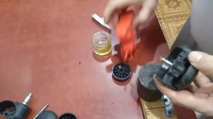 ЧИСТКА КОЛЁСИКОВ ОФИСНОГО КРЕСЛА