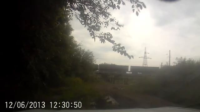 Застрял в луже, но выехал на заднем приводе смотреть онлайн