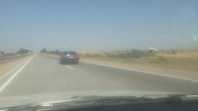 BMW M6 vs Audi 100 смотреть онлайн