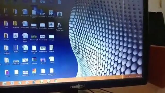 How to set taskbar on monitor screen/Taskbar ko lock unlock kaise kare/Taskbar ko left right me lan смотреть онлайн