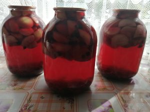 №138 Компот на зиму из яблок и черной смородины.