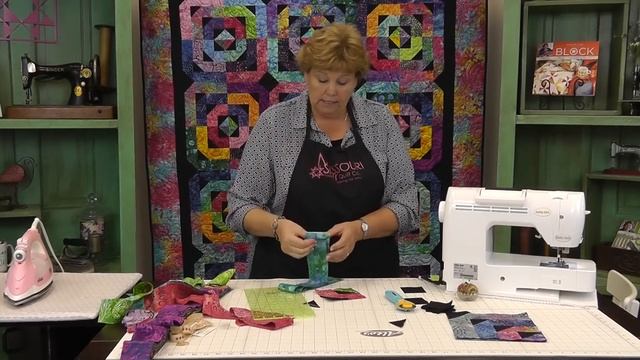 Make The Flying Geese Log Cabin Quilt With Jenny Doan Of Missouri Star! (Video Tutorial)