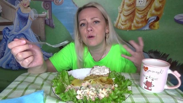 МУКБАНГ ОЛИВЬЕ САЛАТ//КАБАЧКИ///MUKBANG Salade Olivier///не АСМР///НОВОГОДНИЙ САЛАТИК///