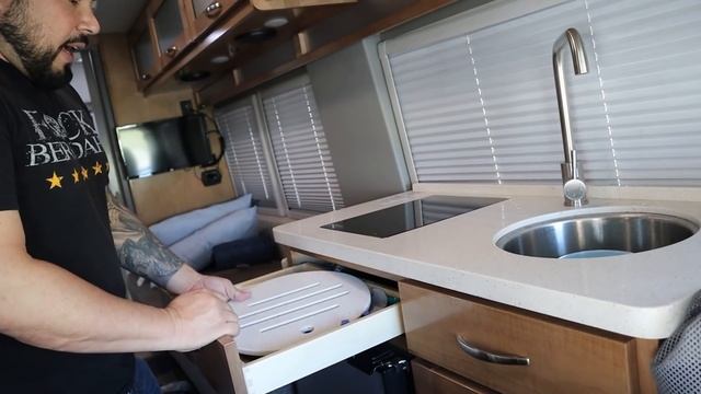 Walkthrough of my 2020 Coachmen Beyond Class B Van "Bertha" with full rear bath- Vanlife Videos смотреть онлайн