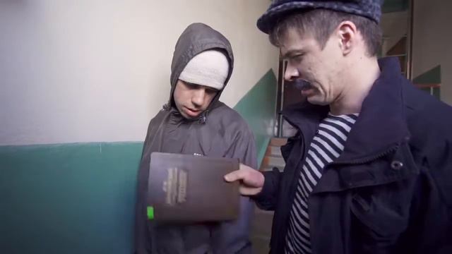 СЛУЧАЙ В ПОДЪЕЗДЕ смотреть онлайн