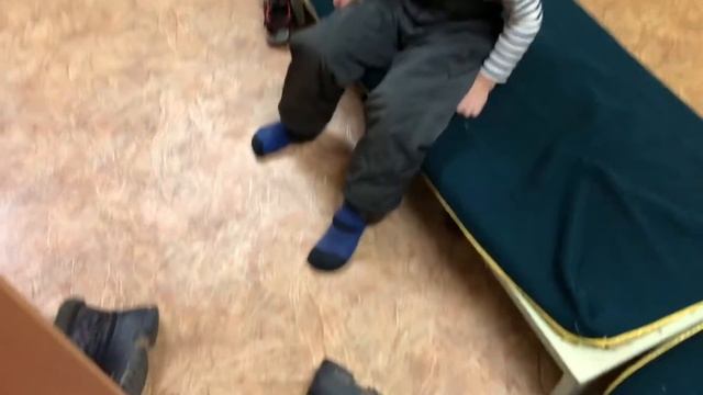 ДАНЯ В ДЕТСКОМ САДИКЕ НЕ ЛЮБИТ СОБИРАТЬСЯ ДОМОЙ смотреть онлайн