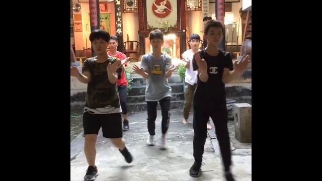 Китай , Юнчунь, Юнчунь Байхэ Цюань. Саньжан