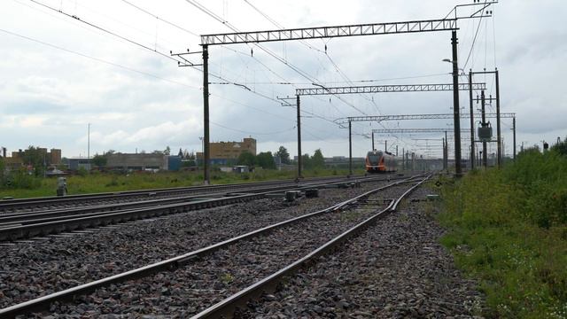 Приветливый машинист дизель-поезда + тифон / Stadler Flirt DMU at Ülemiste смотреть онлайн