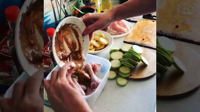 Курица с картошкой и кабачками в духовке.