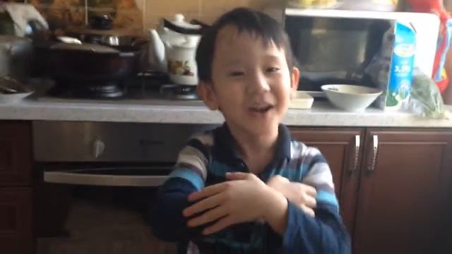 Маму я люблю! Ей подарок подарю! смотреть онлайн