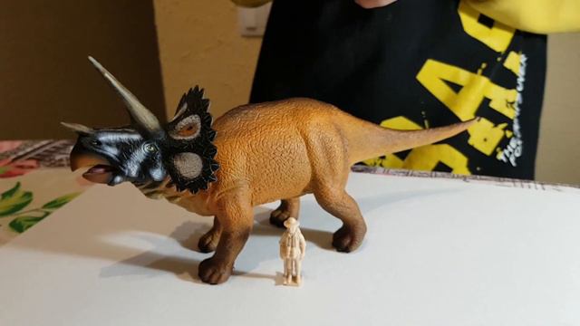 Обзор фигурки трицератопса (CollectA, 2010)