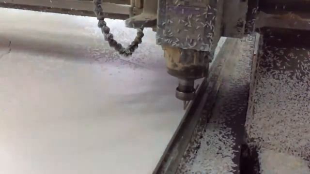 Процесс раскроя ПВХ на ЧПУ фрезере. смотреть онлайн